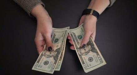 Haftanın son g&uuml;n&uuml;nde Dolar ve Euro'da fiyatlar belli oldu