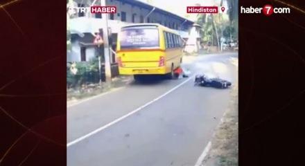 Hindistan'da mucizevi kurtuluş: Otob&uuml;s şof&ouml;r&uuml;n&uuml;n refleksi faciayı &ouml;nledi