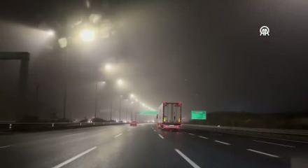 İstanbul Boğazı yoğun sis nedeniyle gemi trafiğine kapatıldı