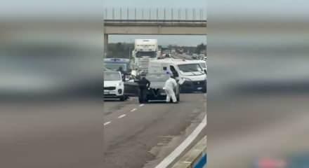 İtalya'da zırhlı banka aracına bombalı saldırı ger&ccedil;ekleşti