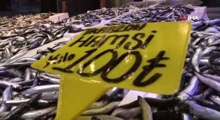 Karadeniz&rsquo;de hamsi bolluğu: Sezon sonunda fiyatlar d&uuml;şt&uuml;