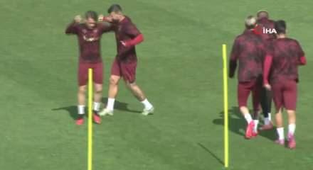 Osimhen seri i&ccedil;in Ey&uuml;pspor'u g&ouml;z&uuml;ne kestirdi!