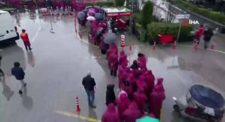 Sakarya&rsquo;da indirimli a&ccedil;ılışa yoğun ilgi: 1 kilometrelik kuyruk oluştu