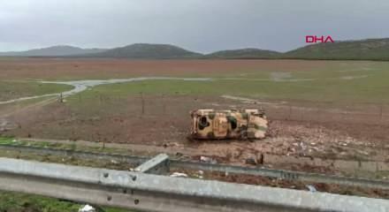 TAG Otoyolu'nda askeri ara&ccedil; devrildi: 10 yaralı