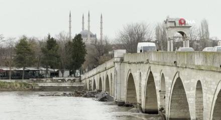 Tarihi Meri&ccedil; K&ouml;pr&uuml;s&uuml; atıklara teslim oldu