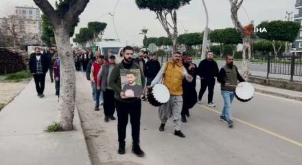 B&uuml;y&uuml;k saygısızlık! Trafik kazasında &ouml;len gencin cenazesi davul zurnayla uğurlandı