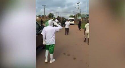 Ndidi trafik kazasında hayatını kaybeden babasını son yolculuğuna uğurladı