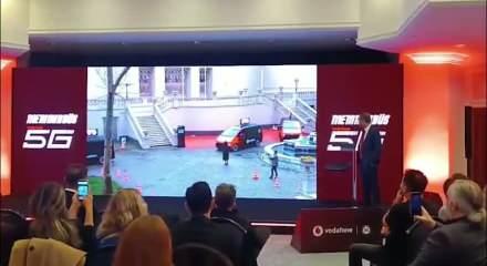 Vodafone m&uuml;şteri memnuniyeti i&ccedil;in kolları sıvası!Memnunb&uuml;s yllarda