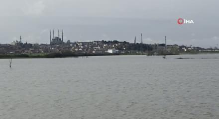Selimiye Camii, g&ouml;le d&ouml;nen tarlalardan İstanbul&rsquo;daki Sultanahmet&rsquo;i andırdı