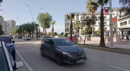 Adana'da yaya ge&ccedil;idinde 17 aylık bebeğe motosiklet &ccedil;arptı!