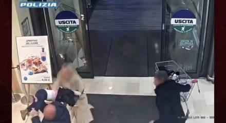 Annesinin yanındaki &ccedil;ocuğu ka&ccedil;ırmaya &ccedil;alışan İsrailli turist İtalya'yı sarstı