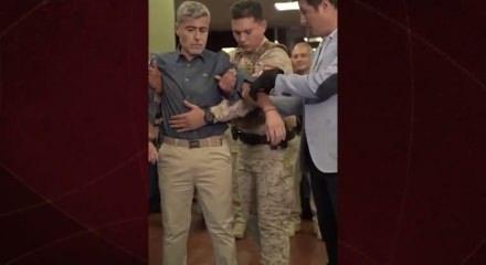 Arjantinli Bakan canlı yayında elektroşok verildi, o anlar g&ouml;renleri şaşırttı