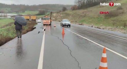 Balıkesir'de asfalt yol, sağanak sonrası &ccedil;&ouml;kt&uuml;