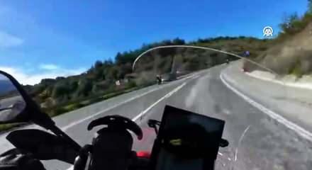 Bilecik'te otomobile &ccedil;arpan motosiklet s&uuml;r&uuml;c&uuml;s&uuml; &ouml;ld&uuml;