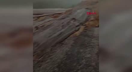 Feke&rsquo;de heyelan: Helikopter pisti &ccedil;&ouml;kt&uuml;