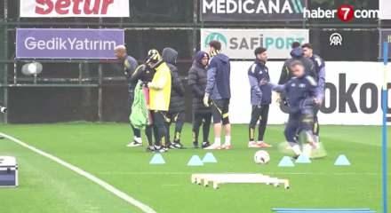 Fenerbah&ccedil;e - Nottingham Forest ma&ccedil;ı Canlı ve şifresiz izleme ekranı!