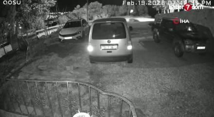 Hatay&rsquo;da s&uuml;r&uuml;c&uuml;s&uuml;n&uuml;n kontrol&uuml;n&uuml; kaybettiği kamyon u&ccedil;urumdan yuvarlandı