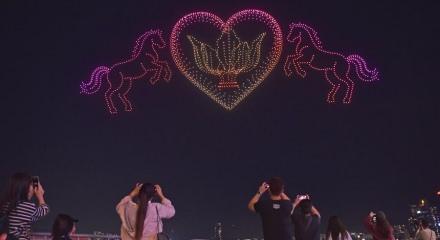 Havai fişekler tarihe karışıyor! &Ccedil;in bu g&ouml;steri i&ccedil;in tam iki bin tane kullandı!