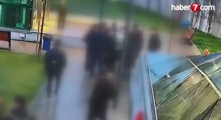 İstanbul'da metro &ccedil;ıkışında dehşet! Yardım etmek istedi 6 yerinden bı&ccedil;aklandı!