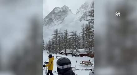  İtalya'daki kayak merkezinde &ccedil;ığ sonucu en az 3 kişi &ouml;ld&uuml;