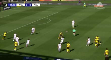 G&ouml;r&uuml;nt&uuml;ler Avustralya'dan: Kalecinin talihsiz anları viral oldu