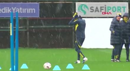 Kadık&ouml;y&rsquo;de teknik d&uuml;ello: Tedesco mu, Pereira mı? Fenerbah&ccedil;e&ndash;Nottingham Forest muhtemel 11&rsquo;ler