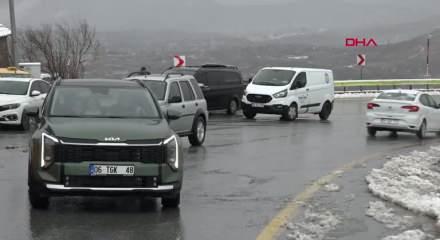 Kayseri&rsquo;de kar ve tipi nedeniyle Erciyes yolu ulaşıma kapandı