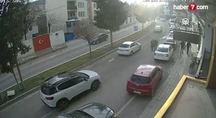 Mardin'de otomobilin yayaya &ccedil;arptığı anlar kamerada