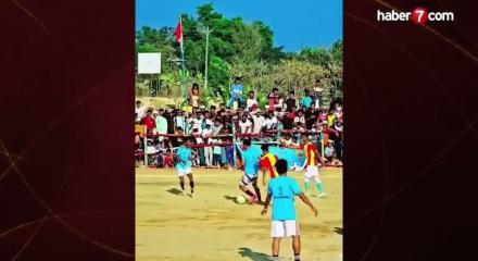 Mesut &Ouml;zil Arakanlı &ccedil;ocuklarla sahaya indi