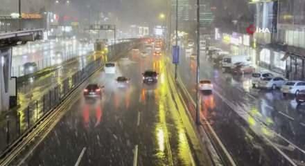 Meteoroloji'den 19 il i&ccedil;in sarı kodlu uyarı: Kar yağışı, sağanak ve fırtına bekleniyor