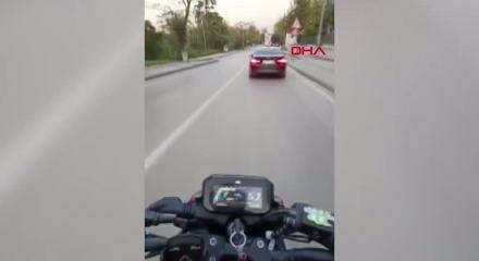 Motosikletin otomobile &ccedil;arptığı kaza kask kamerasında