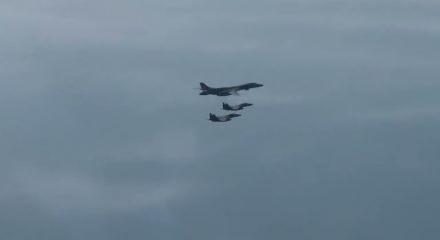 Sarı Deniz&rsquo;de &ccedil;atışma riski! ABD ve &Ccedil;in u&ccedil;akları karşı karşıya geldi