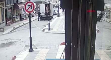 Tartıştığı kişiyi dakikalarca tekmeledi