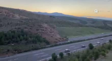 Toprak kayması nedeniyle ulaşıma kapatılan İstanbul-İzmir Otoyolu yeniden a&ccedil;ıldı