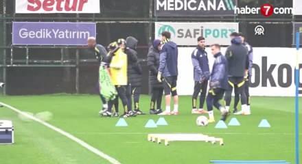 S&uuml;per Ligin zirvesinde dev kapışma  Fenerbah&ccedil;e, 2 eksikle 'Paşa'ya karşı