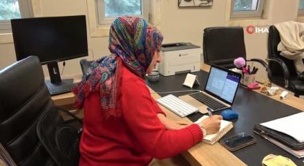 28 Şubat'ta baş&ouml;rt&uuml; yasağıyla başlayan s&uuml;re&ccedil;, &uuml;niversite k&uuml;rs&uuml;s&uuml;nde bitti