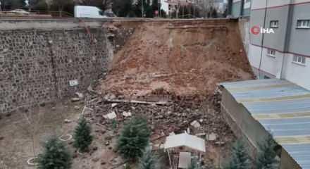 Nevşehir'de istinat duvarı b&uuml;y&uuml;k bir g&uuml;r&uuml;lt&uuml;yle &ccedil;&ouml;kt&uuml;