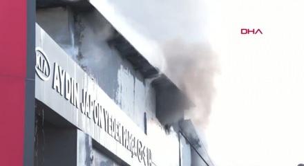 Buca&rsquo;daki sanayi sitesinde yedek par&ccedil;a d&uuml;kkanında yangın