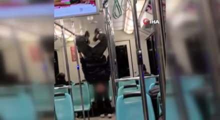 Bursa metrosunda tehlikeli oyun: Gen&ccedil;lerin taklaları kamerada