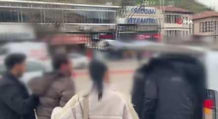 Bursa'da taciz iddiası ortalığı karıştırdı: Ş&uuml;pheliyi lin&ccedil;ten polis kurtardı