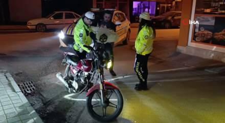 Bursa'da yeni d&uuml;zenlemede ilk ceza yazıldı: "Dur" ihtarına uymayan s&uuml;r&uuml;c&uuml;ye 303 bin TL ceza