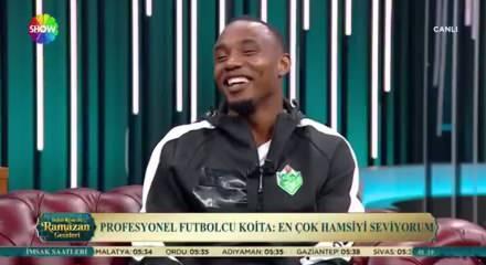 Fode Koita'dan canlı yayında 'Kabe'de Hacılar' performansı