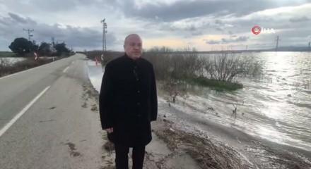 Meri&ccedil; taştı, sedde patladı: Karayolu sular altında