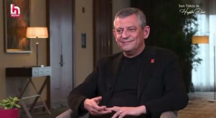 &Ouml;zg&uuml;r &Ouml;zel hayalini a&ccedil;ıkladı: Siyasetten uzak bir g&uuml;n&uuml;mde 'King' oynardım