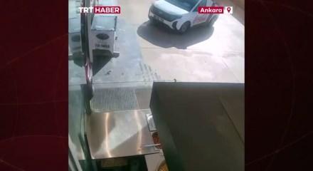 Park edeyim derken vitrini indirdi: Ankara'da otomobil pastaneye daldı