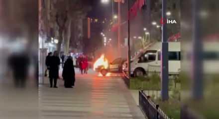 Siirt'te seyir halindeki otomobil alev alev yandı