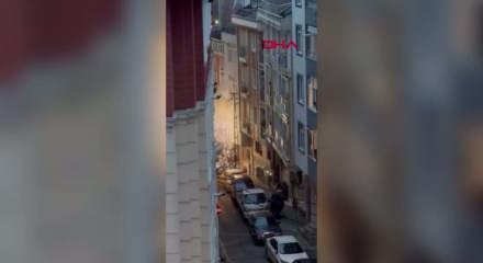Şişli&rsquo;de elektrik direğindeki patlamalar kamerada