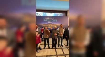 Fenomen Celal Karat&uuml;re K&uuml;lliye'de sevilen ilahileri seslendirdi