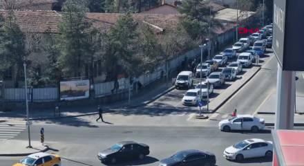 Tabanca ile kovaladığı husumetlisine peş peşe ateş etti! O anlar kamerada