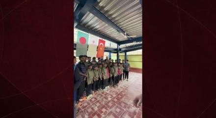 Arakanlı &ccedil;ocuklar Kabe'de Hacılar ilahisini hep bir ağızdan seslendirdi.